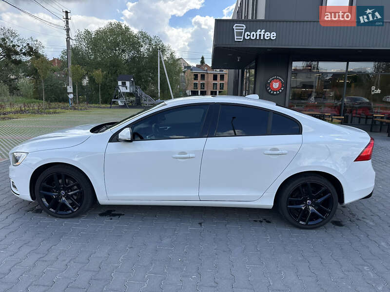 Седан Volvo S60 2017 в Львові