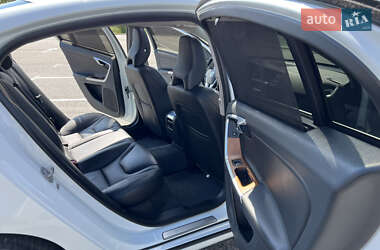 Седан Volvo S60 2015 в 