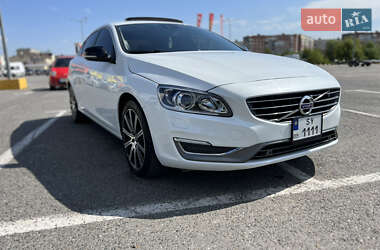 Седан Volvo S60 2015 в 