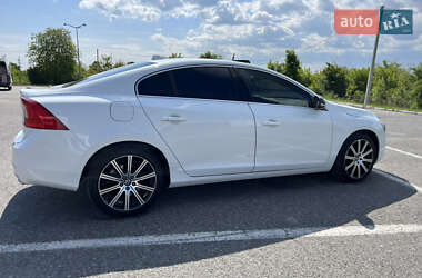 Седан Volvo S60 2015 в 