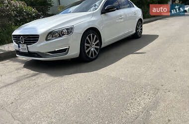 Седан Volvo S60 2015 в 