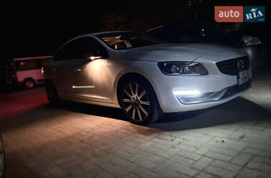 Седан Volvo S60 2015 в 