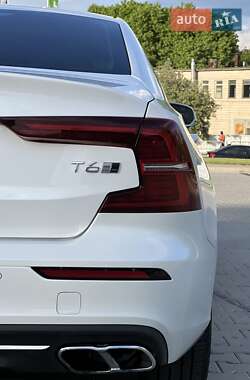 Седан Volvo S60 2019 в 