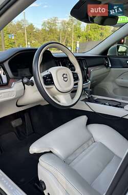 Седан Volvo S60 2019 в 