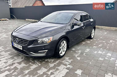 Седан Volvo S60 2015 в 