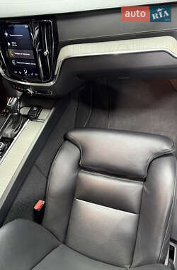 Седан Volvo S60 2020 в 