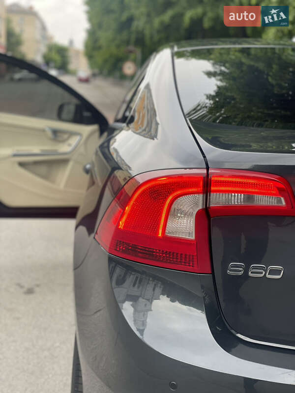 Седан Volvo S60 2010 в Житомире