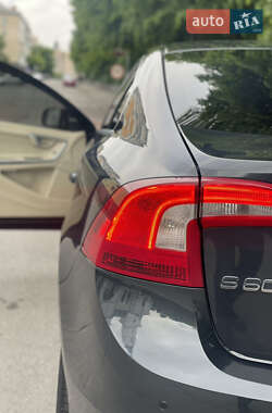 Седан Volvo S60 2010 в 