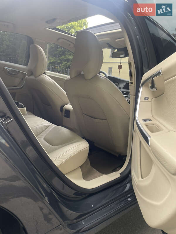 Седан Volvo S60 2010 в Житомире