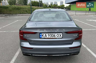 Седан Volvo S60 2019 в 