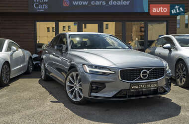 Седан Volvo S60 2021 в Киеве