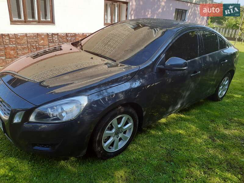 Седан Volvo S60 2012 в Львове