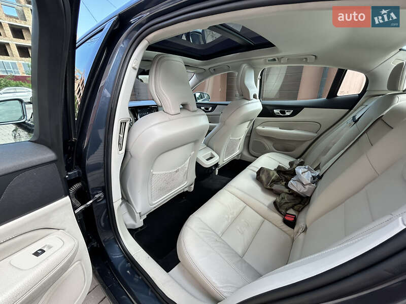 Седан Volvo S60 2019 в Рівному