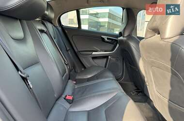 Седан Volvo S60 2015 в 