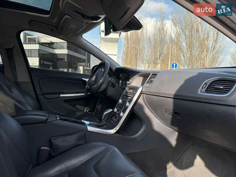 Седан Volvo S60 2015 в Киеве
