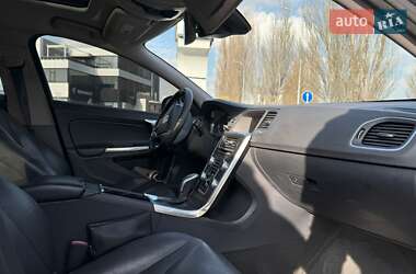 Седан Volvo S60 2015 в 