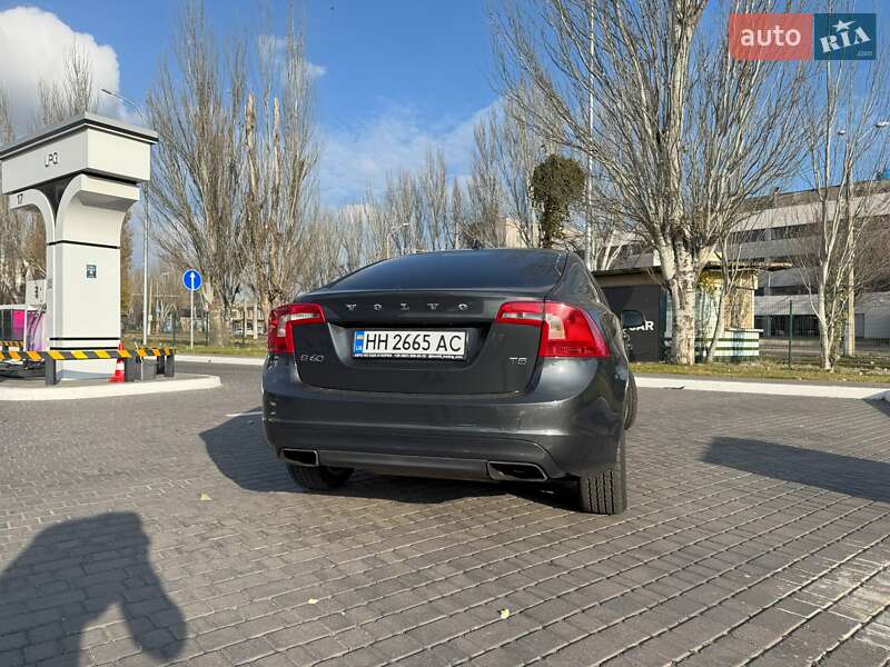 Седан Volvo S60 2015 в Киеве