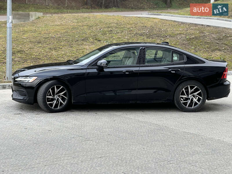 Седан Volvo S60 2019 в Новояворовске