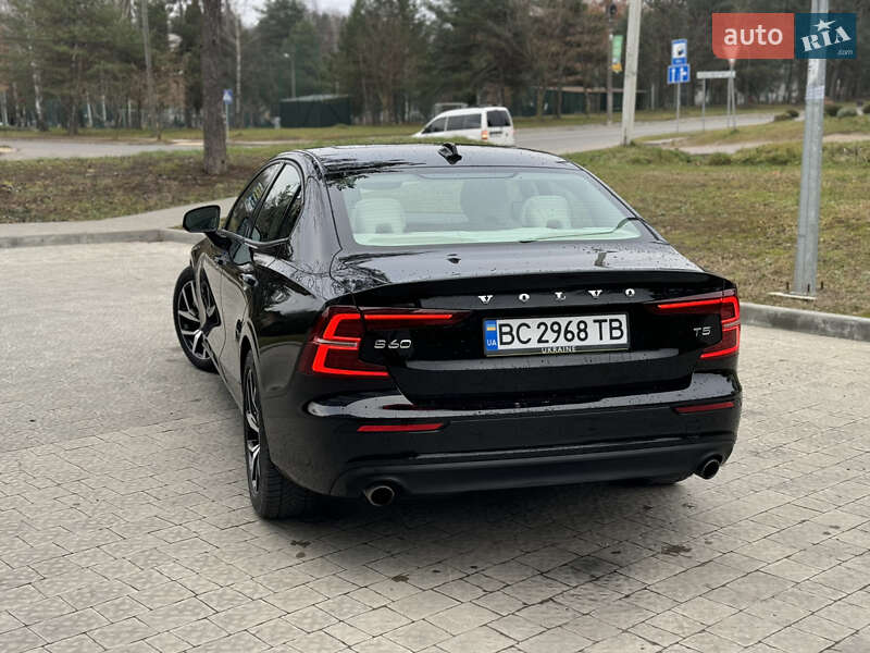 Седан Volvo S60 2019 в Новояворовске