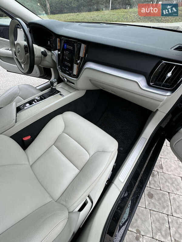 Седан Volvo S60 2019 в Новояворовске