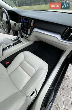 Седан Volvo S60 2019 в 