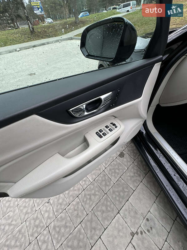 Седан Volvo S60 2019 в Новояворовске