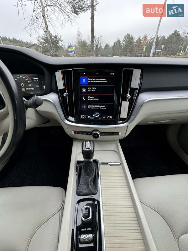 Седан Volvo S60 2019 в Новояворовске
