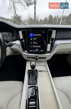 Седан Volvo S60 2019 в 
