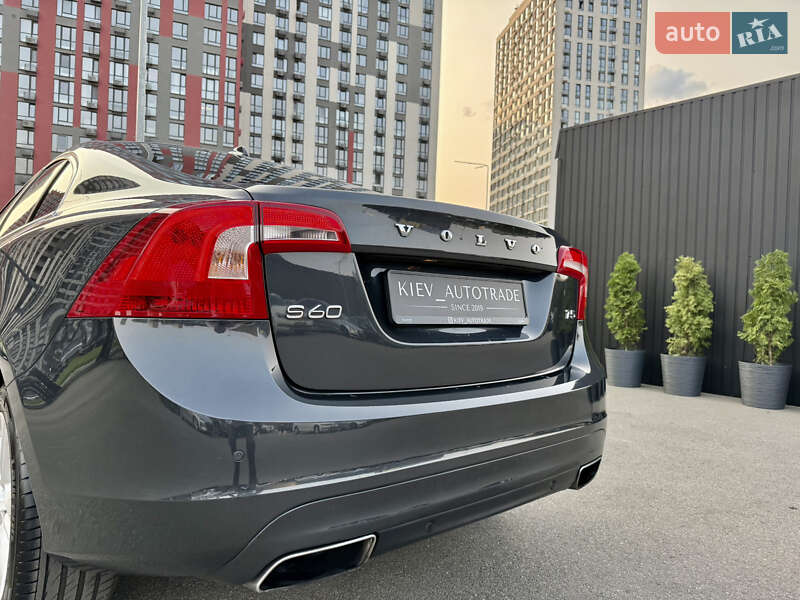 Седан Volvo S60 2014 в Киеве