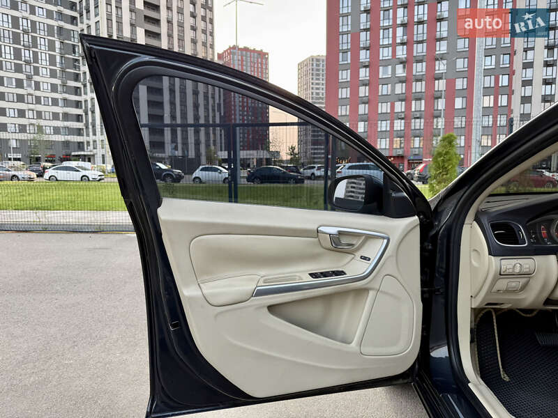 Седан Volvo S60 2014 в Киеве