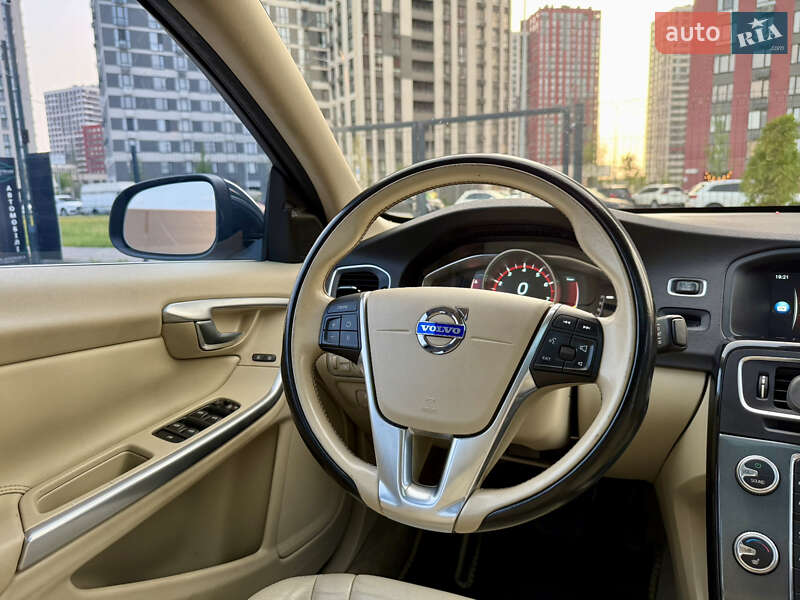 Седан Volvo S60 2014 в Киеве