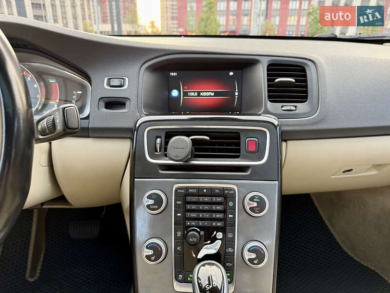 Седан Volvo S60 2014 в Киеве