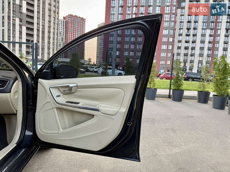 Седан Volvo S60 2014 в Киеве