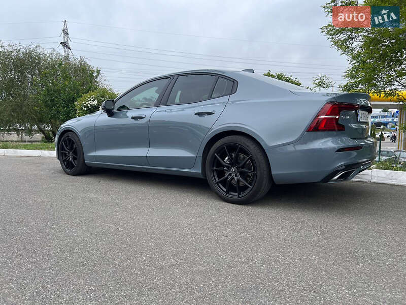 Седан Volvo S60 2021 в Киеве