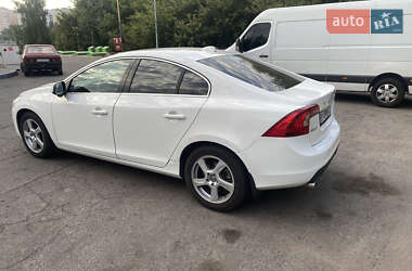 Седан Volvo S60 2012 в 