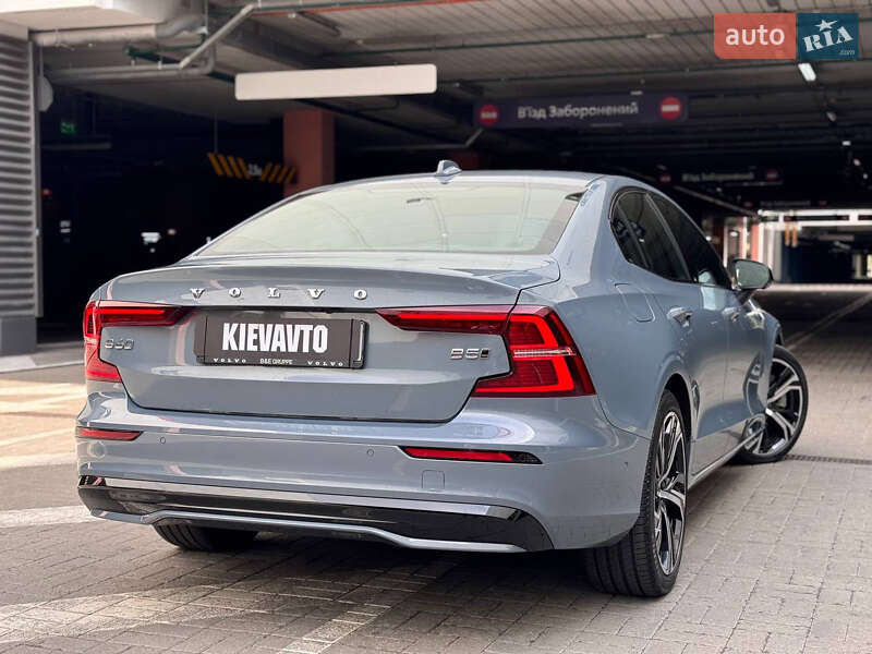 Седан Volvo S60 2023 в Киеве