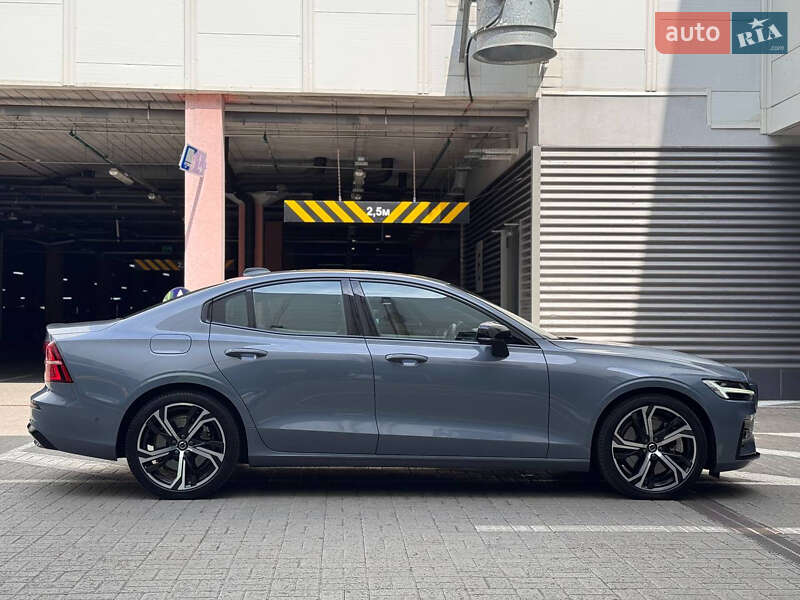 Седан Volvo S60 2023 в Киеве