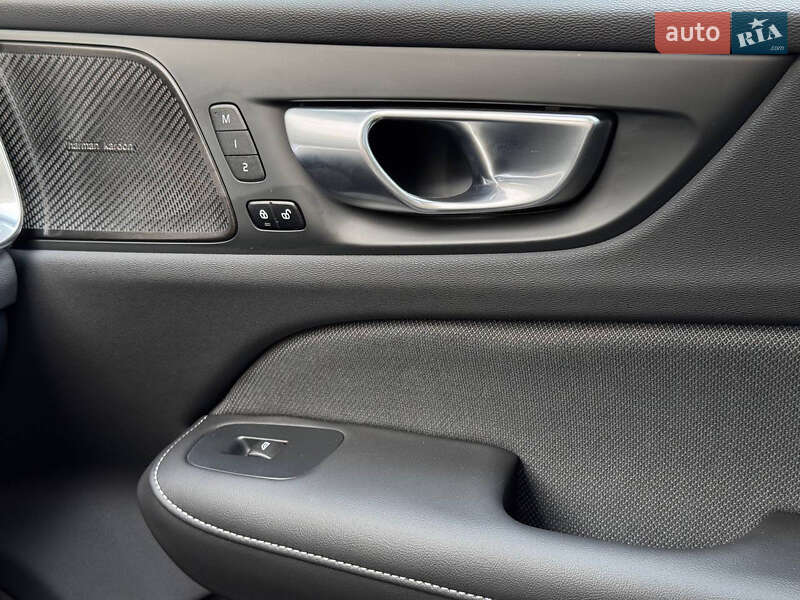 Седан Volvo S60 2023 в Киеве