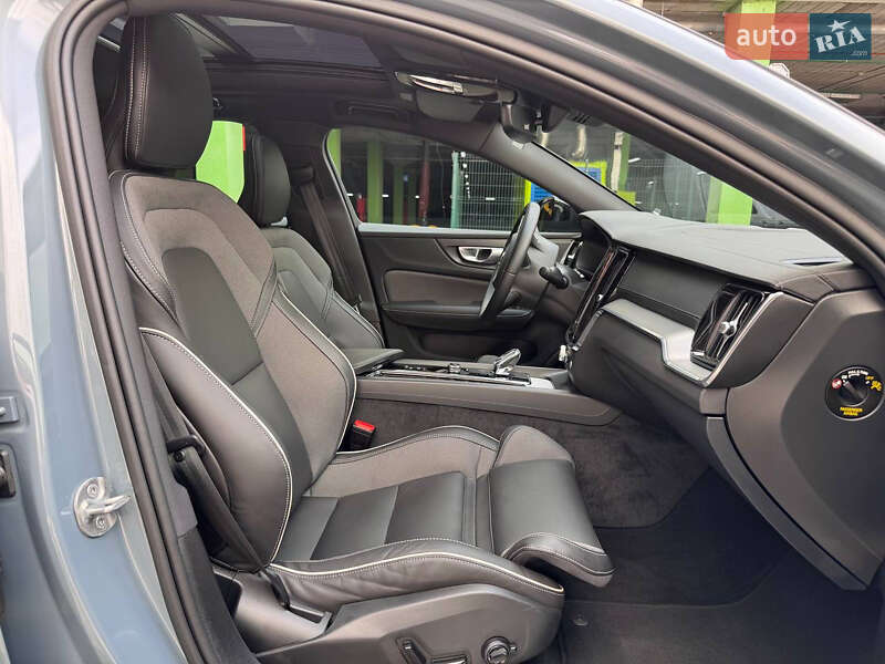 Седан Volvo S60 2023 в Киеве