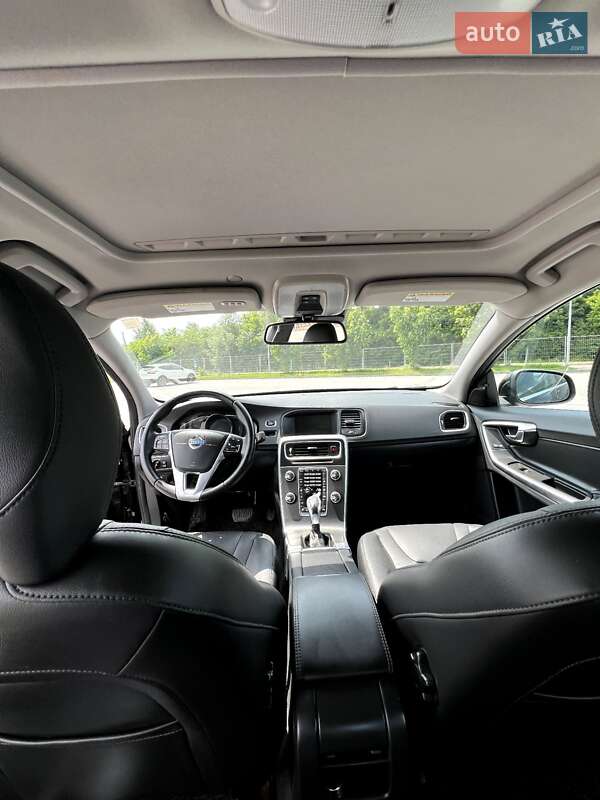 Седан Volvo S60 2014 в Львові