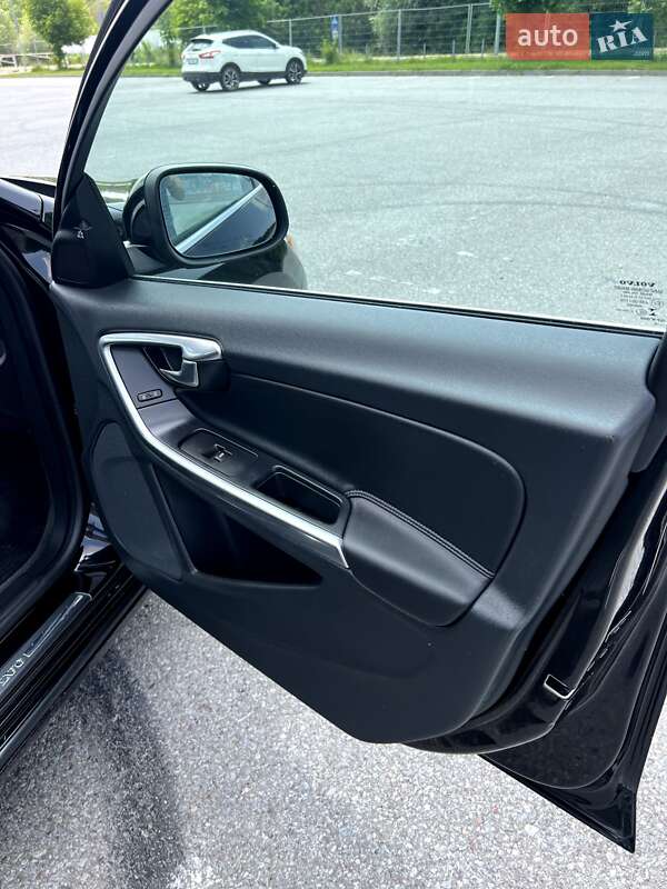 Седан Volvo S60 2014 в Львові