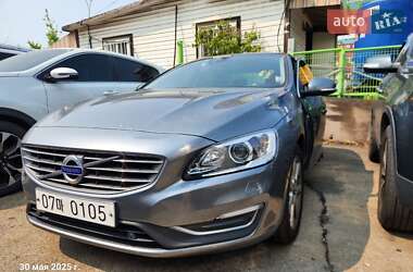 Седан Volvo S60 2015 в 