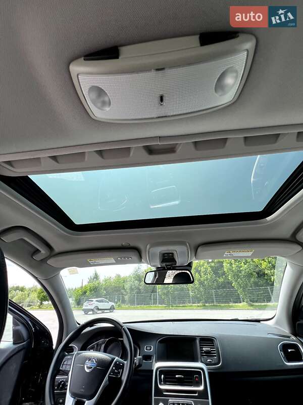 Седан Volvo S60 2014 в Львові