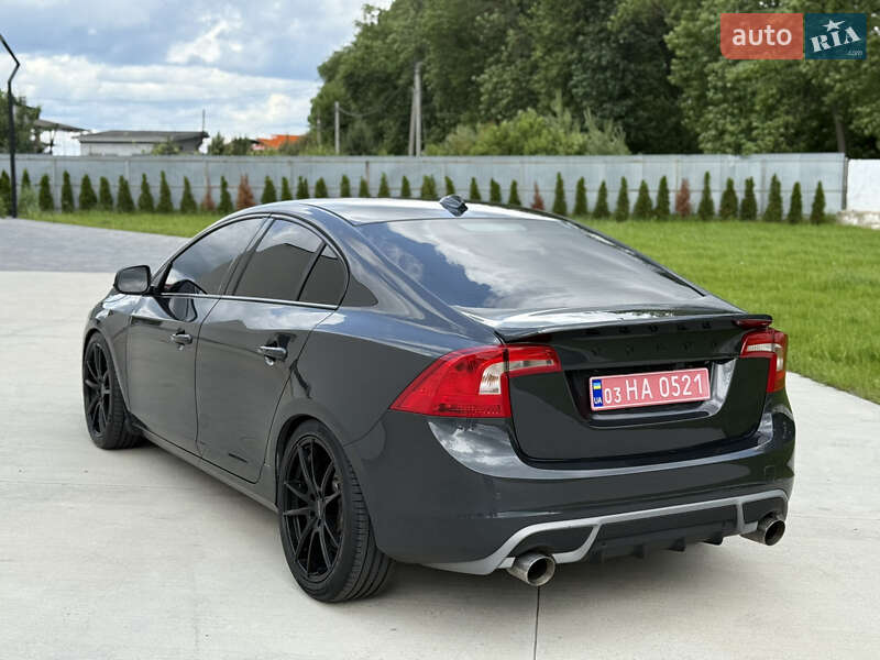 Седан Volvo S60 2015 в Львове