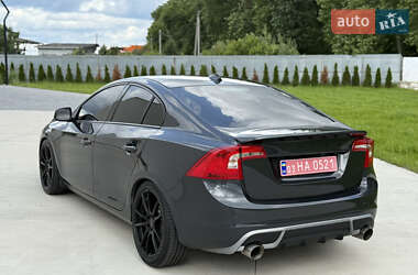 Седан Volvo S60 2015 в 
