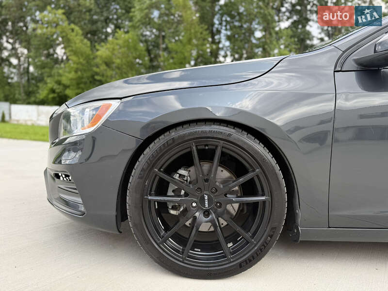 Седан Volvo S60 2015 в Львове
