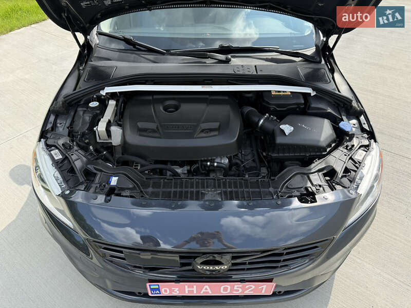 Седан Volvo S60 2015 в Львове