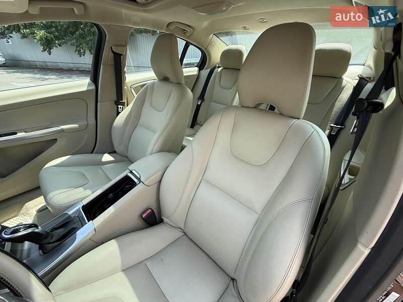 Седан Volvo S60 2015 в Києві