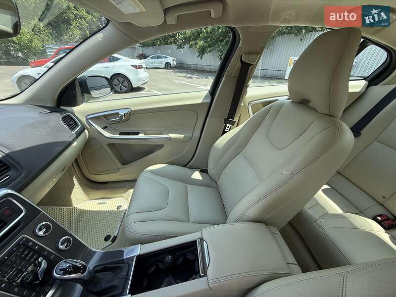 Седан Volvo S60 2015 в Києві