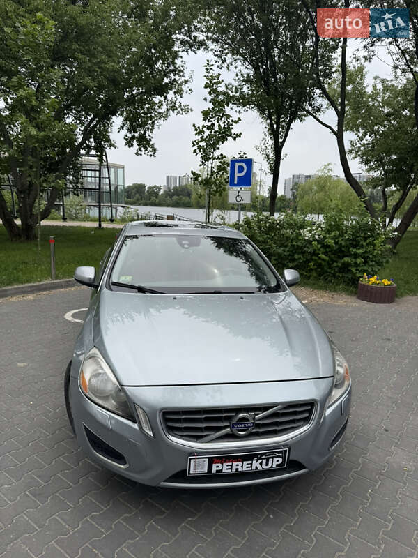 Седан Volvo S60 2012 в Киеве